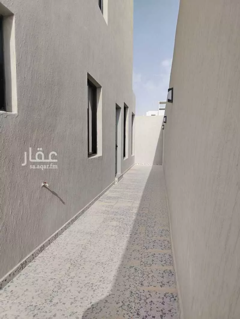 4 bedroom villa in Al Janadriyah 18
