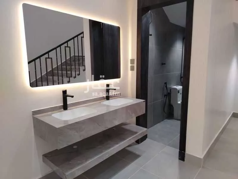 4 bedroom villa in Al Janadriyah 9