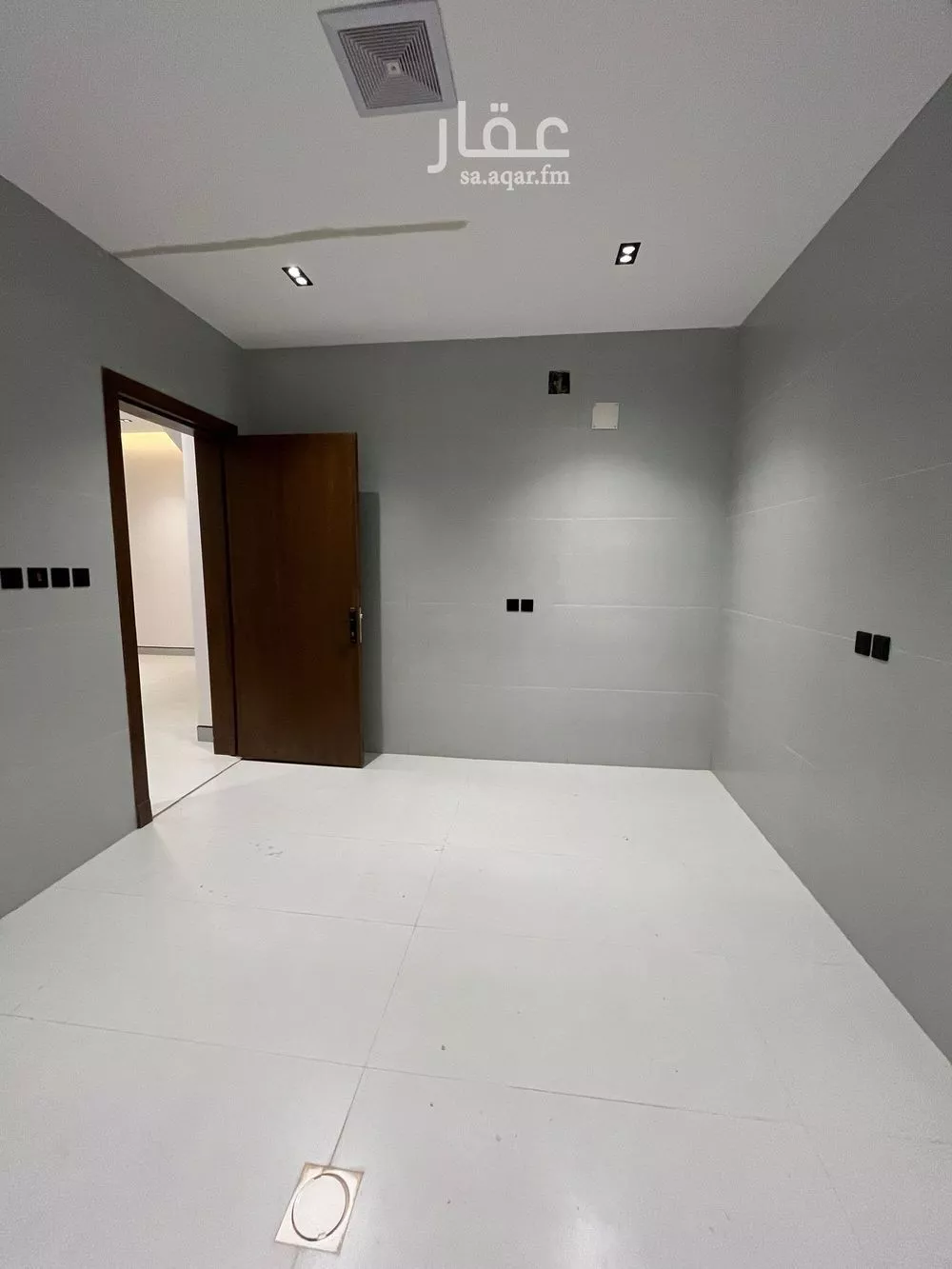 4 bedroom villa in Al Janadriyah 12