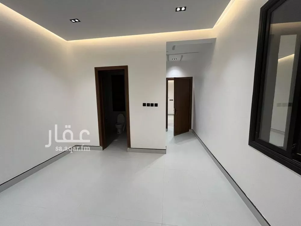 4 bedroom villa in Al Janadriyah 18