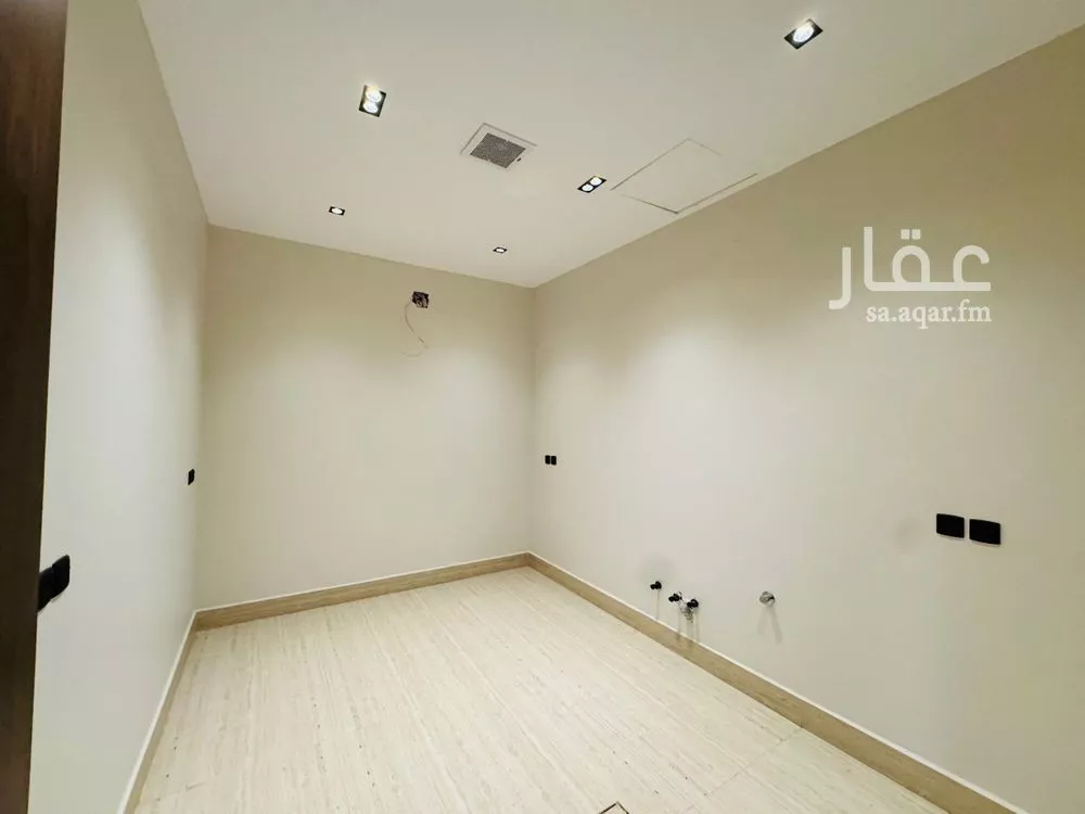 فيلا 3 غرف في العارض 10