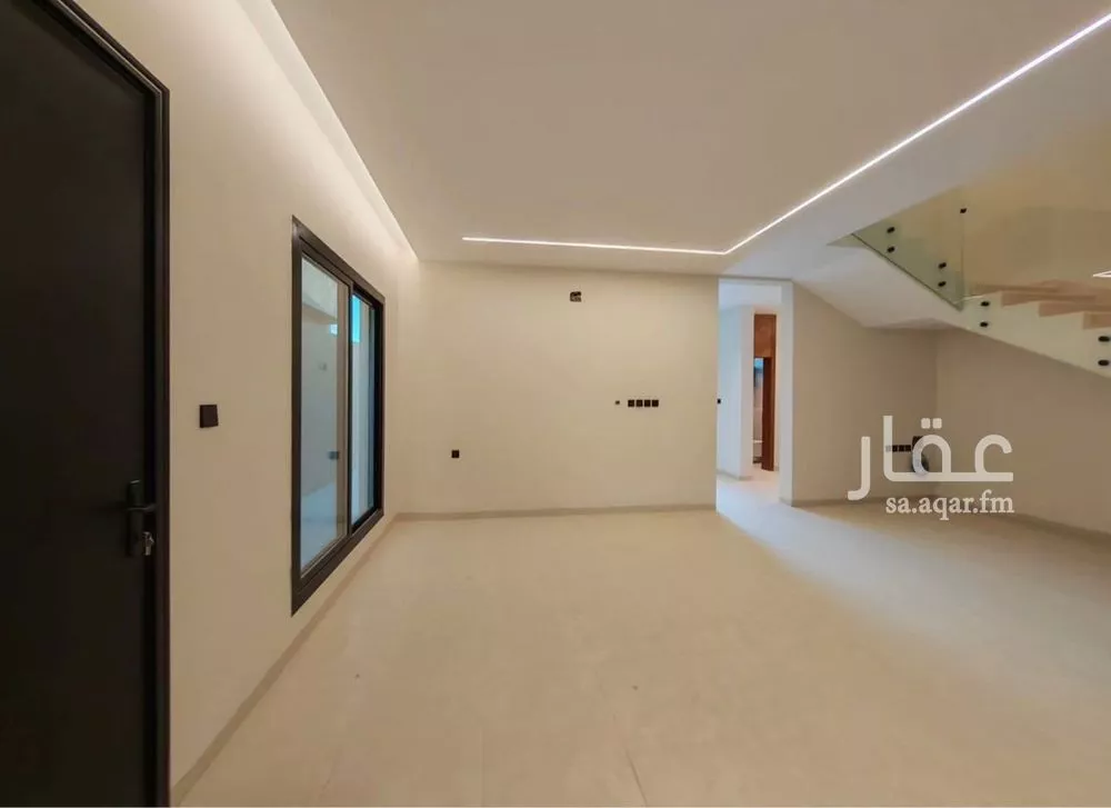 فيلا 4 غرف في العارض 11