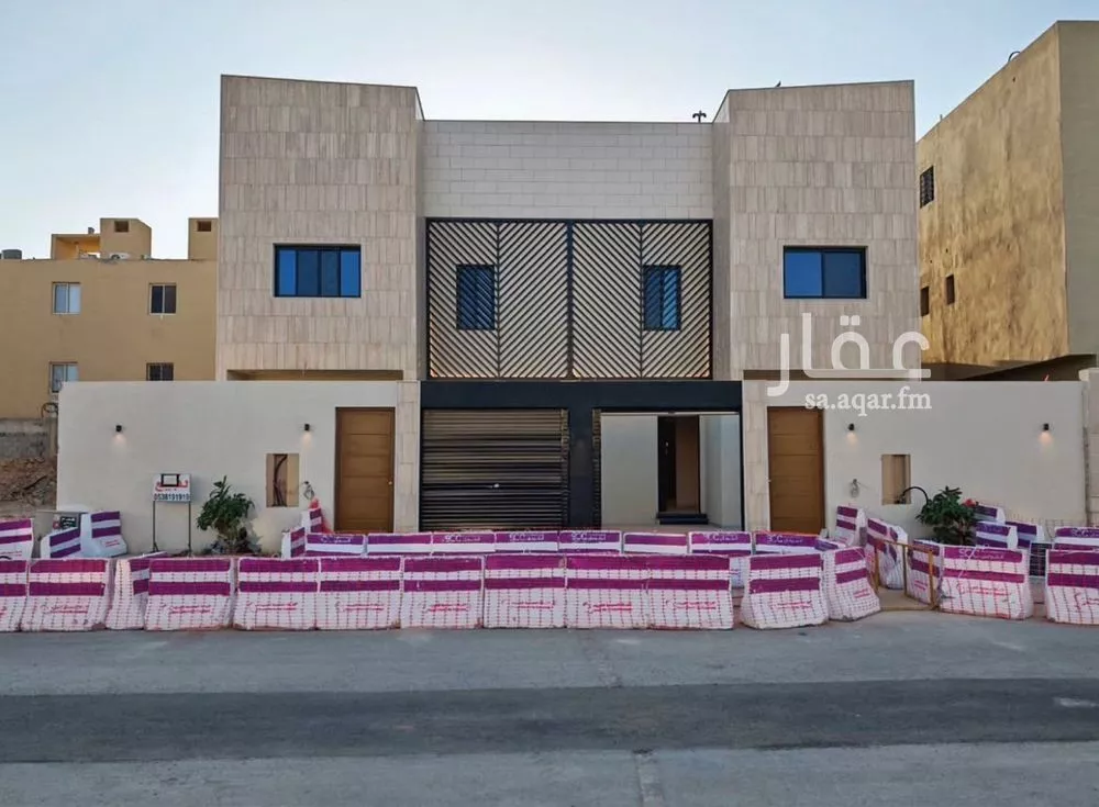 فيلا 4 غرف في العارض 12