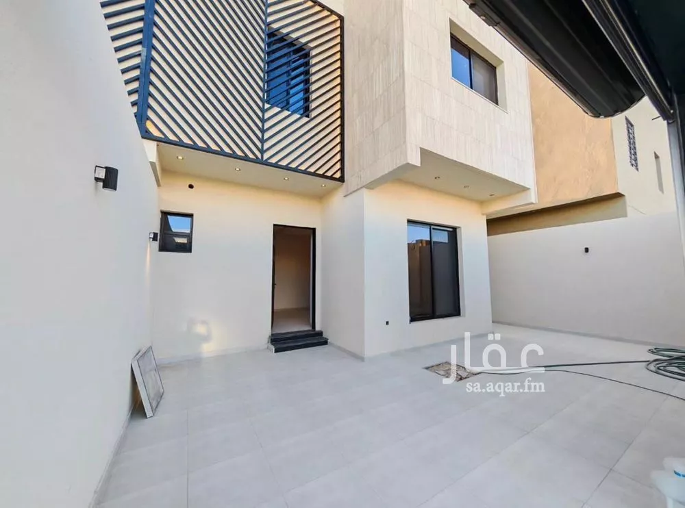 فيلا 4 غرف في العارض 6