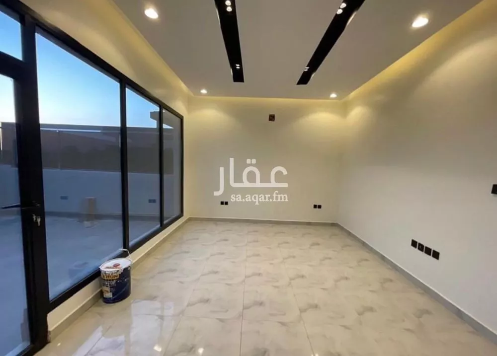 فيلا 4 غرف في العارض 5
