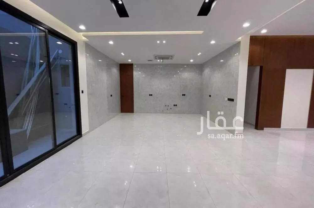 فيلا 4 غرف في العارض 7