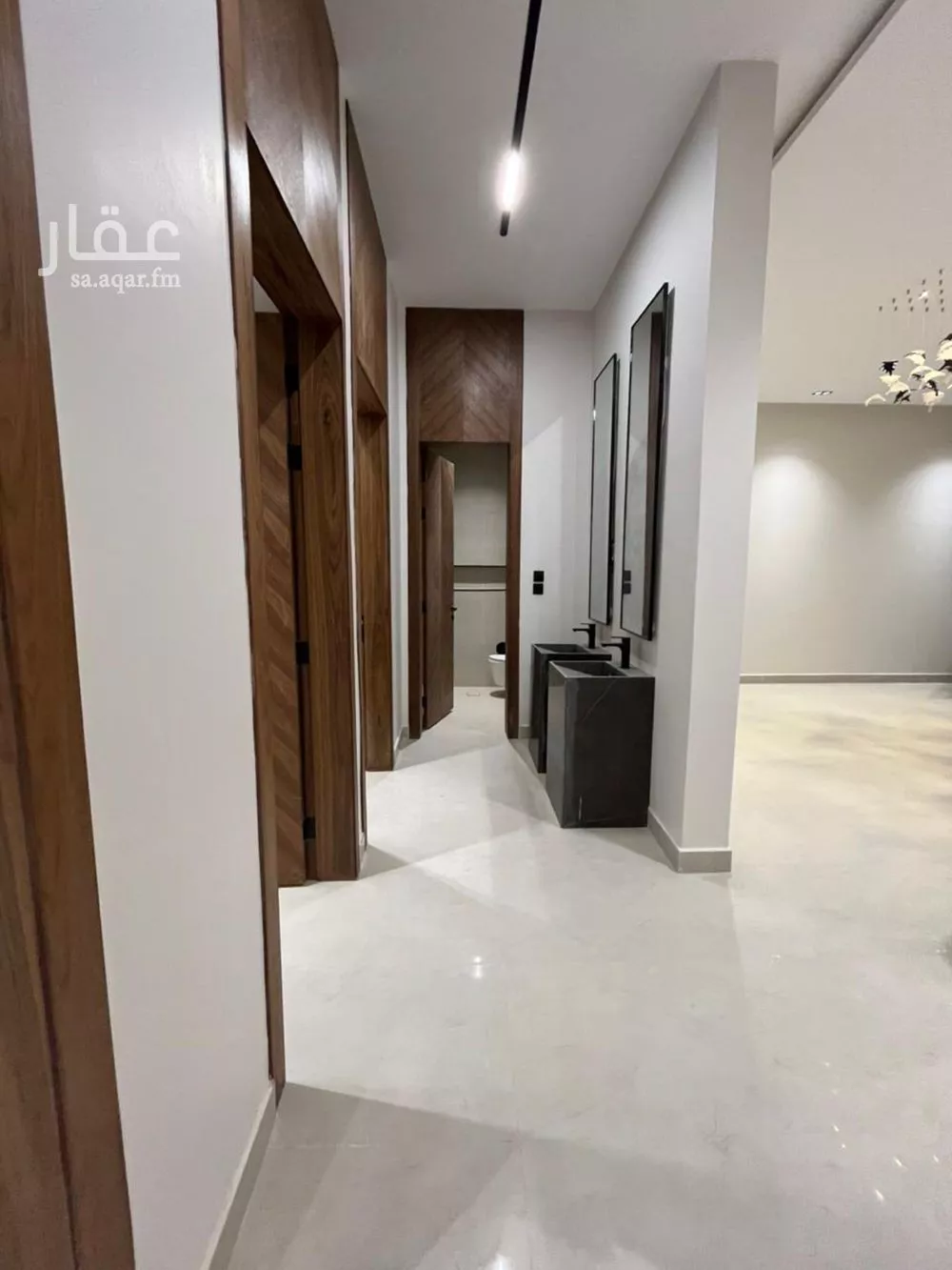 5 bedroom villa in Al Janadriyah 19