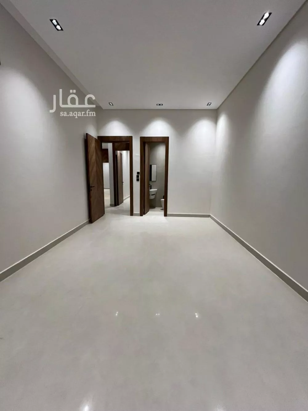 5 bedroom villa in Al Janadriyah 22