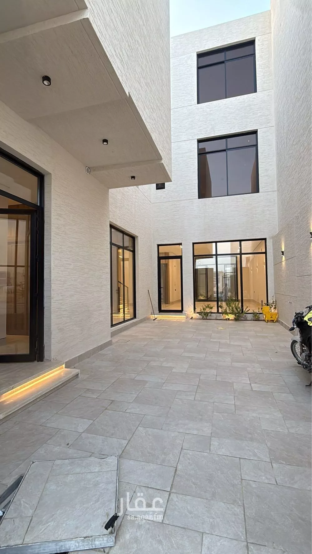 5 bedroom villa in Al Mahdiyyah 2
