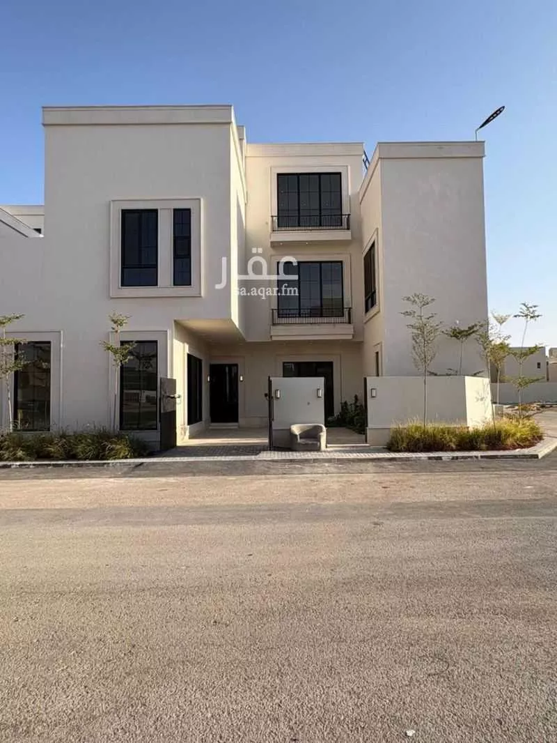 5 bedroom villa in Al Mahdiyyah 2
