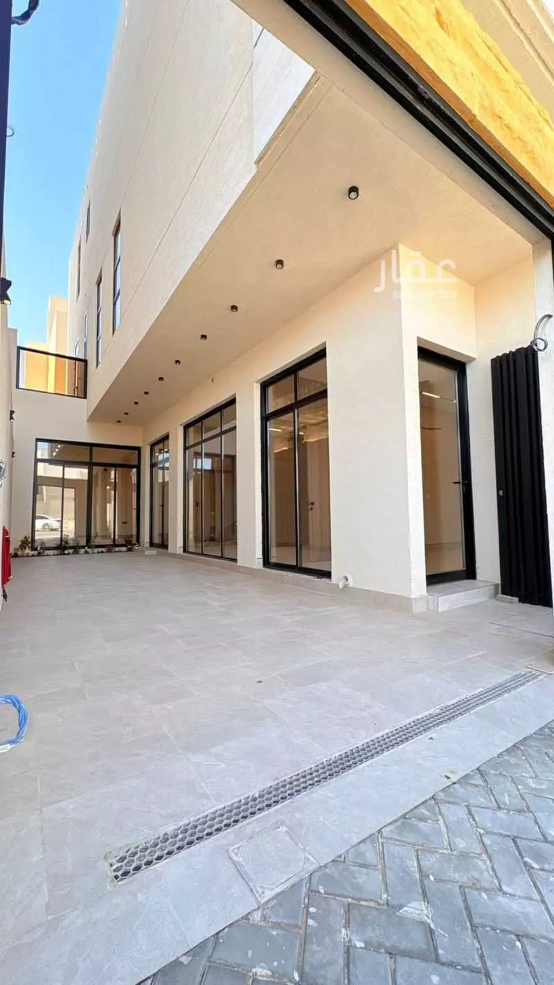 5 bedroom villa in Al Mahdiyyah 2