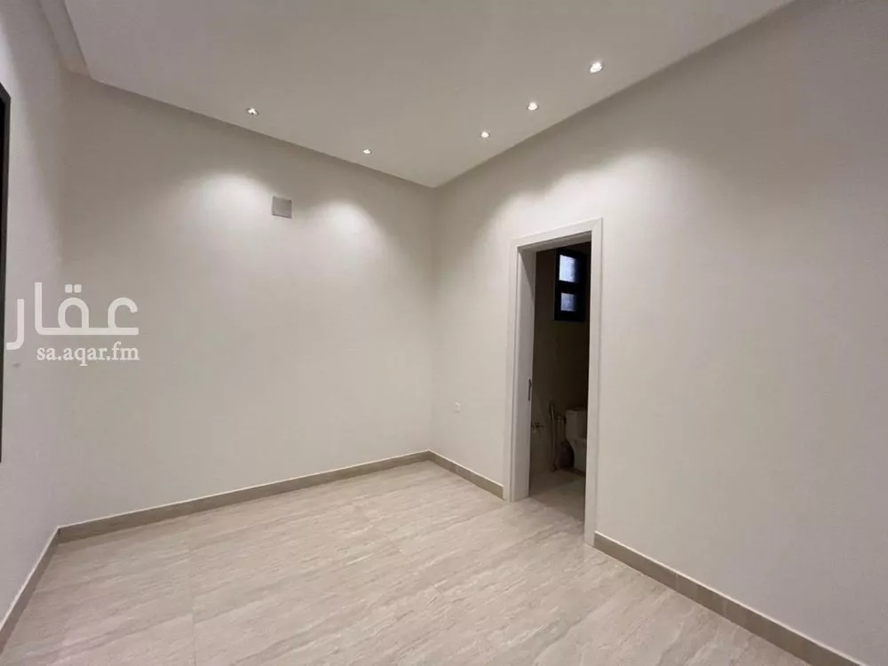 5 bedroom villa in Al Mahdiyyah 3