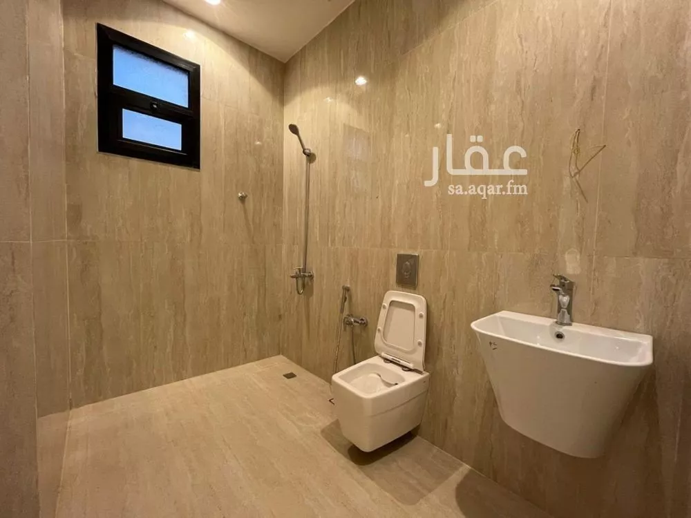 5 bedroom villa in Al Mahdiyyah 4