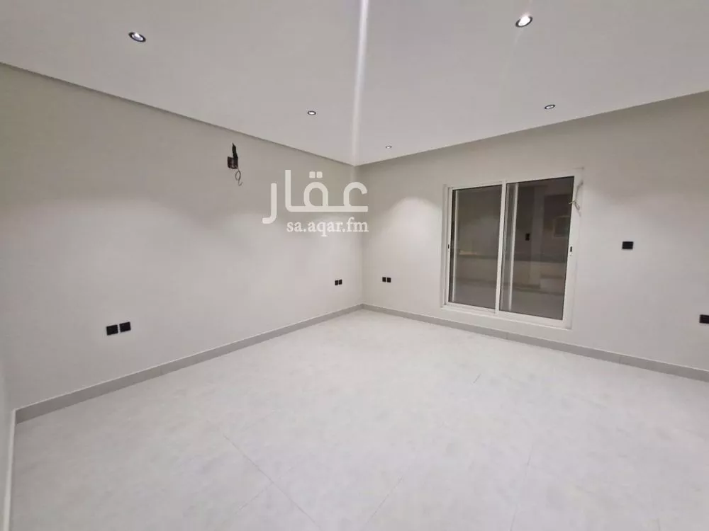 فيلا 7 غرف في العارض 10