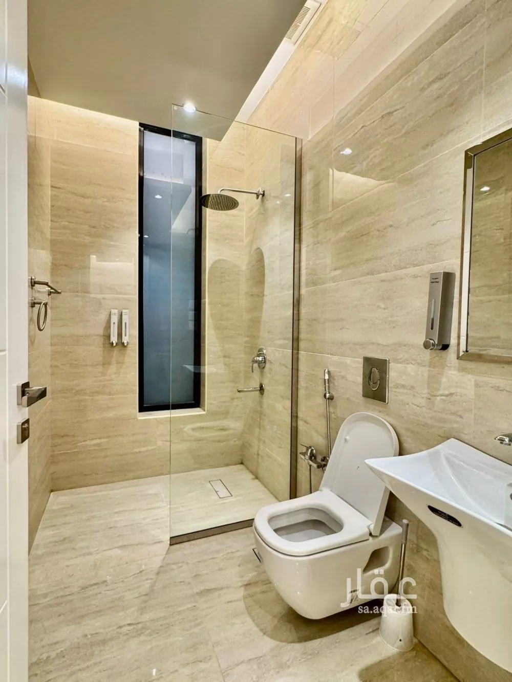 3 bedroom apartment in Al Qairawan 9