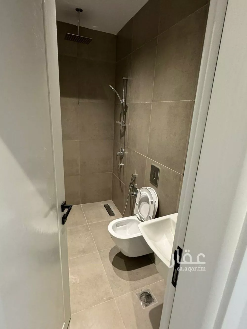 3 bedroom apartment in Al Malqa 8