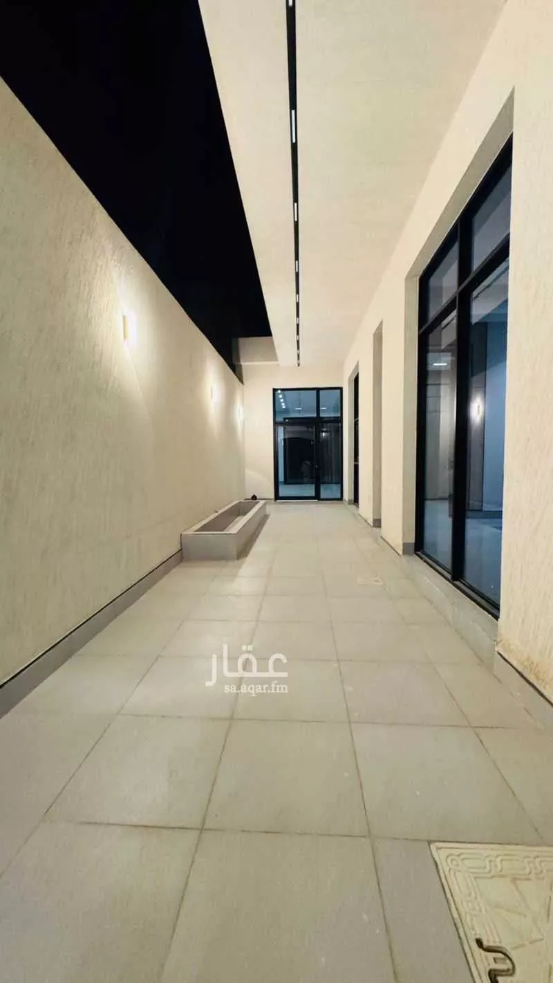 فيلا 7 غرف في الشرق 7