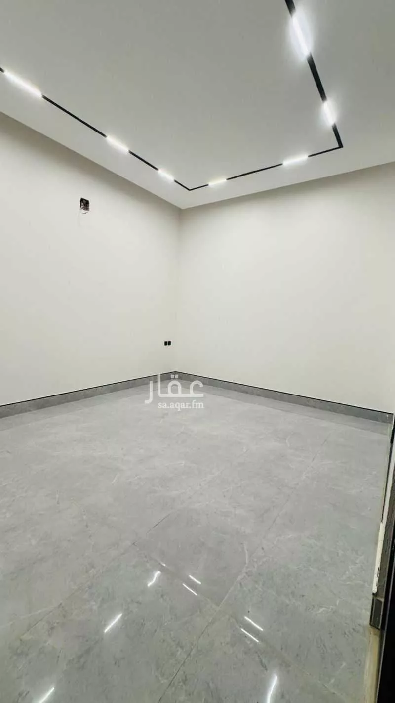 فيلا 7 غرف في الشرق 10