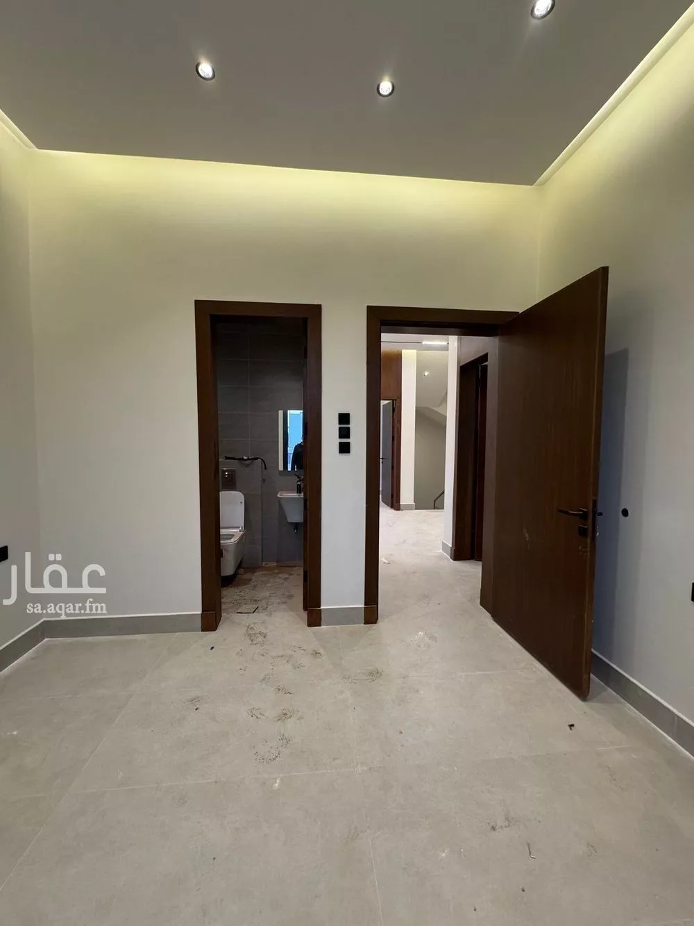 فيلا 4 غرف في العارض 5
