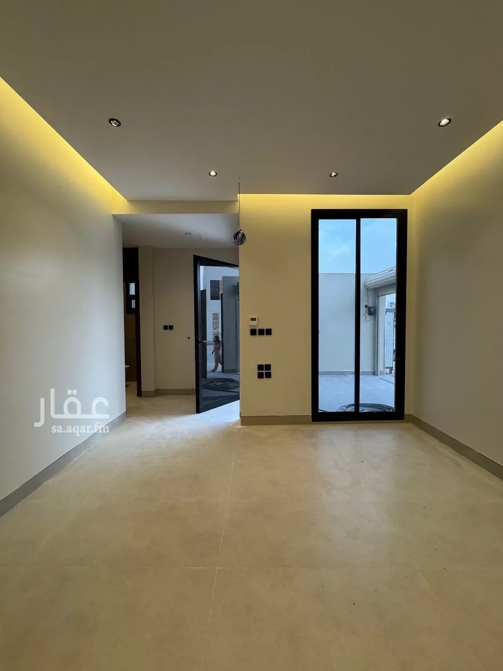 فيلا 4 غرف في العارض 8
