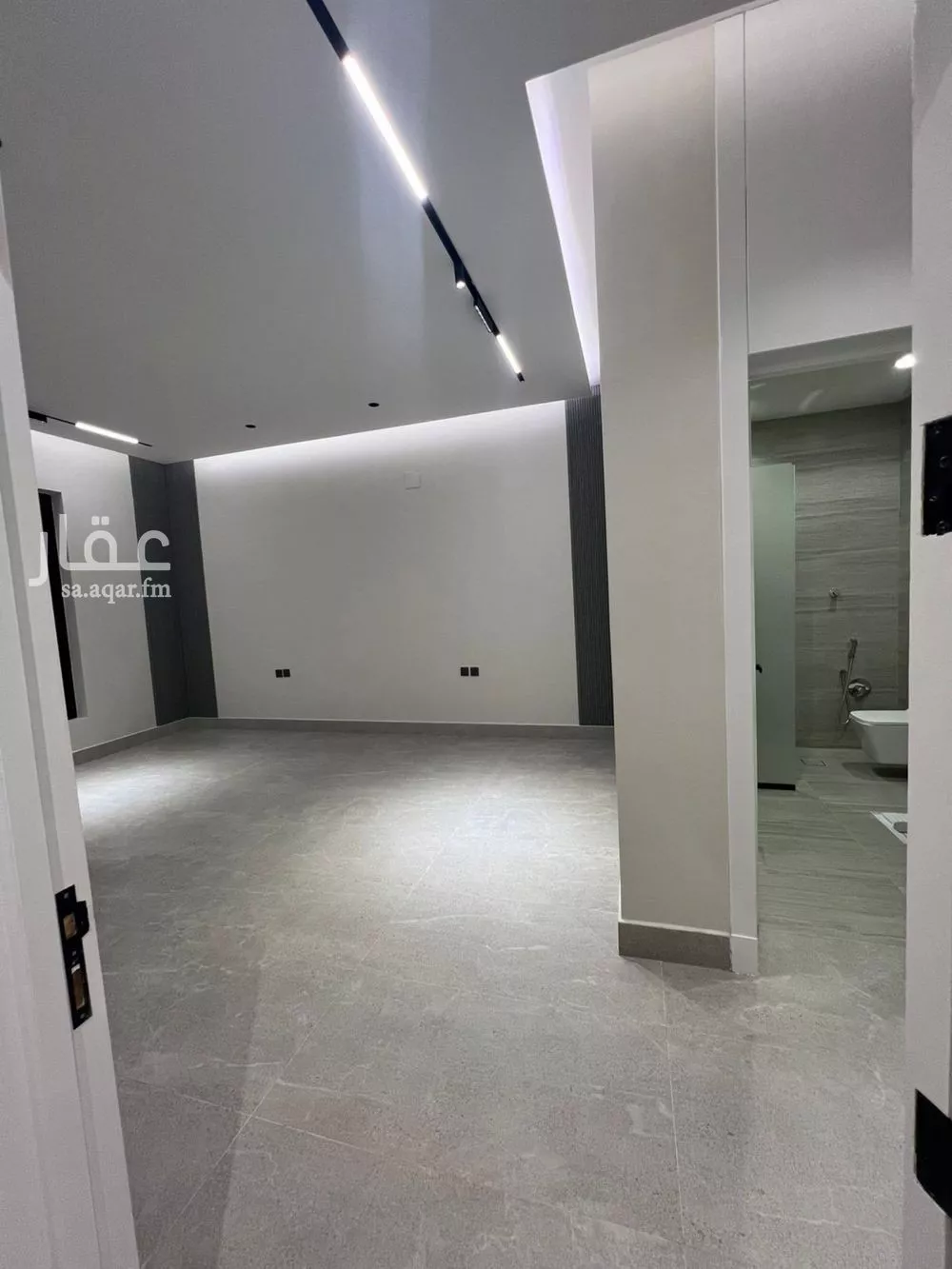 6 bedroom villa in Al Yarmouk 13