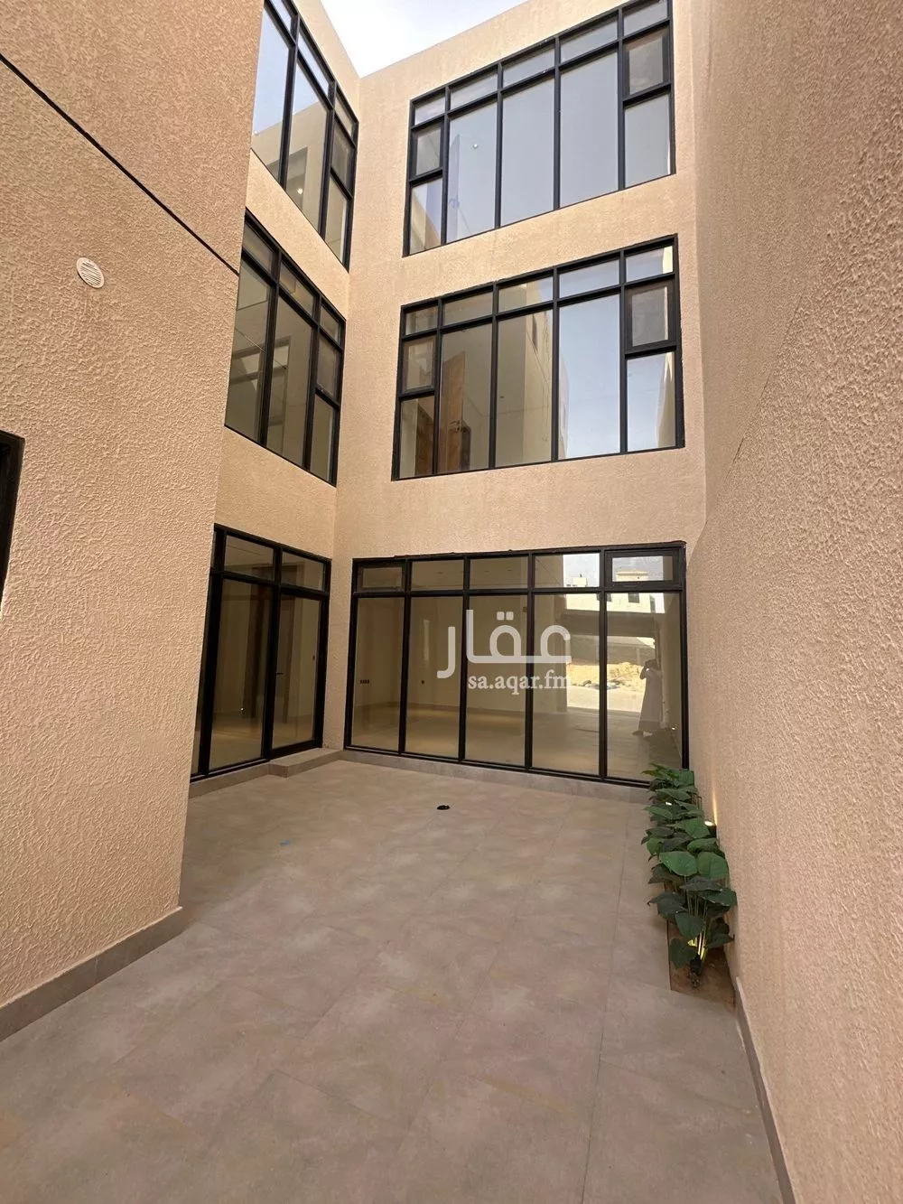 5 bedroom villa in Al Mahdiyyah 2