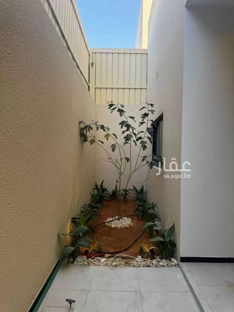 فيلا 4 غرف في الروابي 14