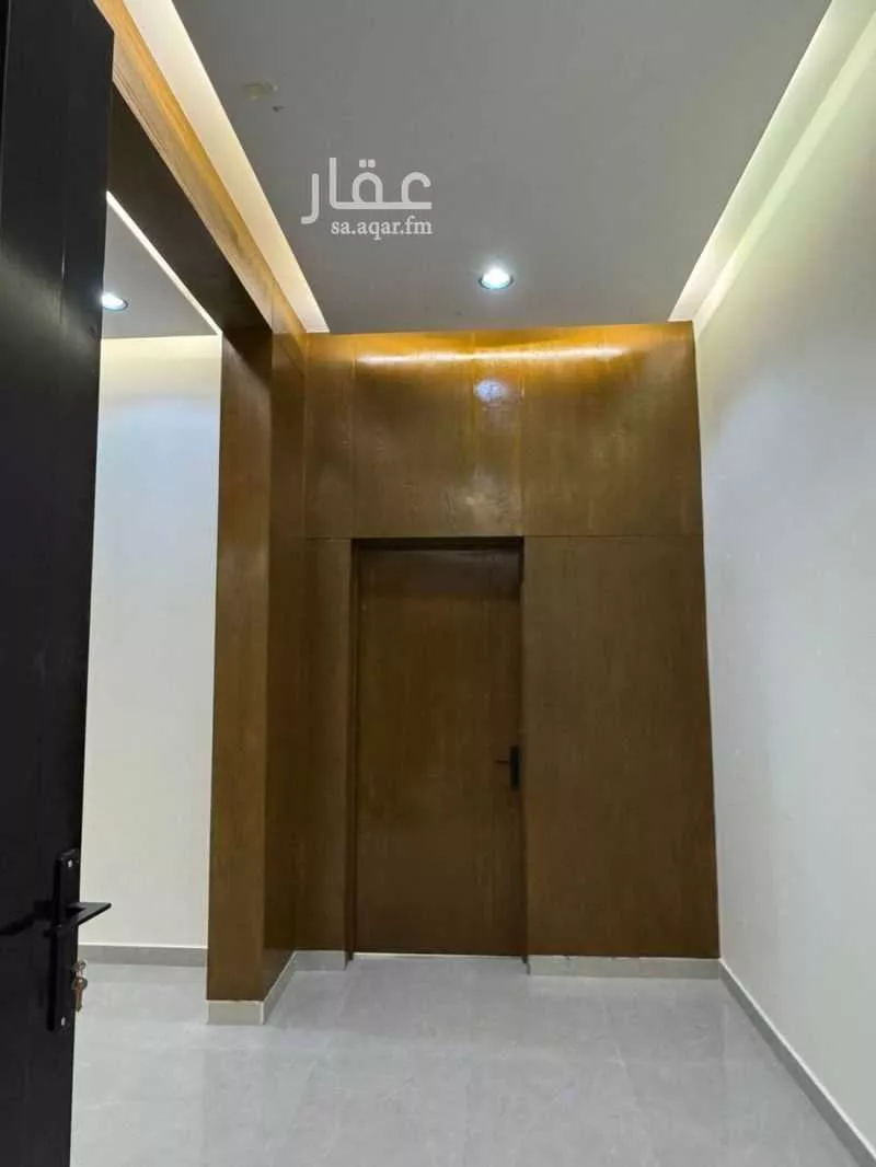 5 bedroom villa in Al Janadriyah 2