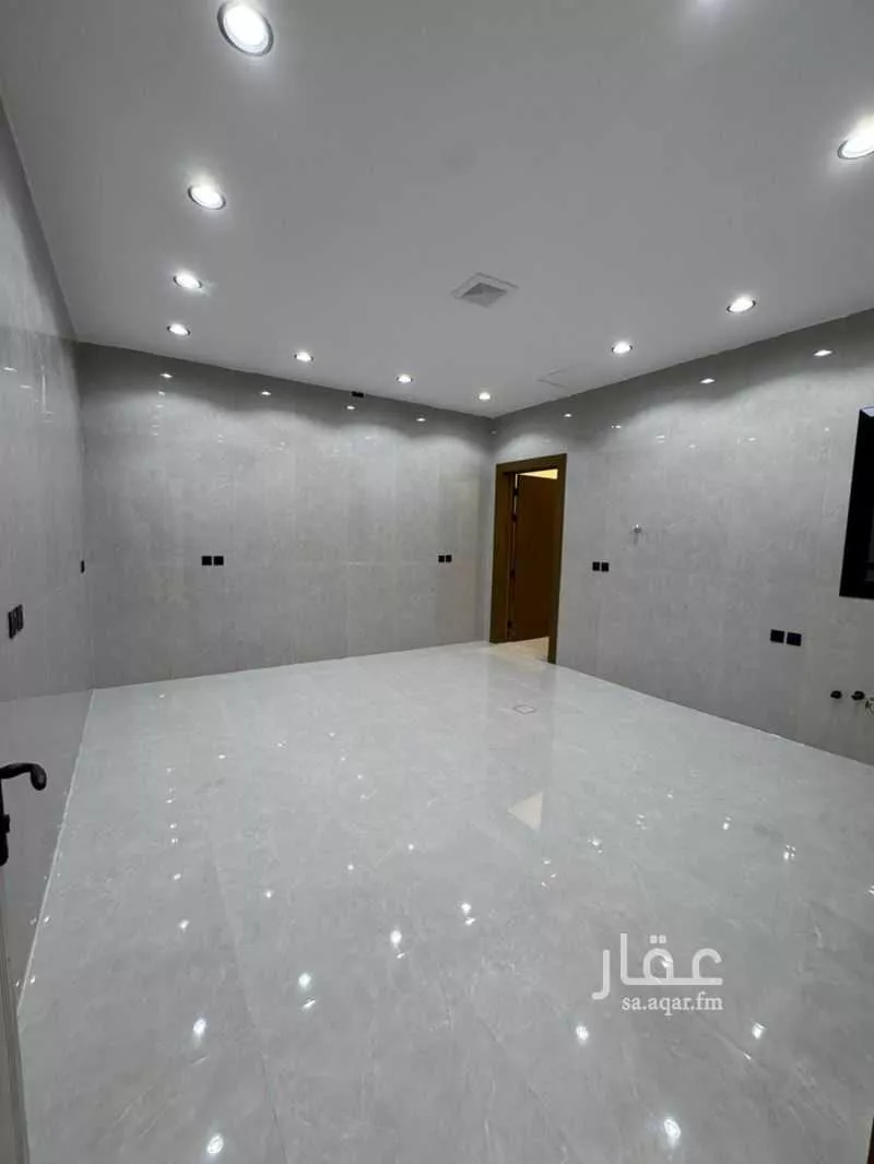 5 bedroom villa in Al Janadriyah 6