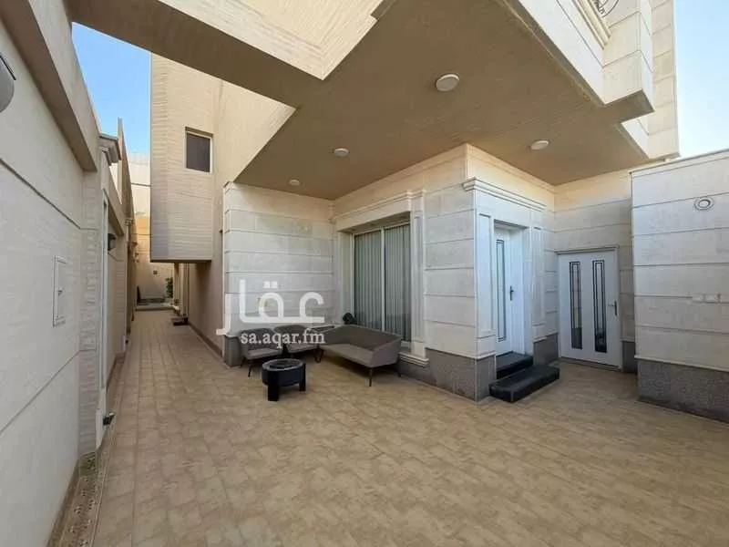 4 bedroom villa in Irqah 10