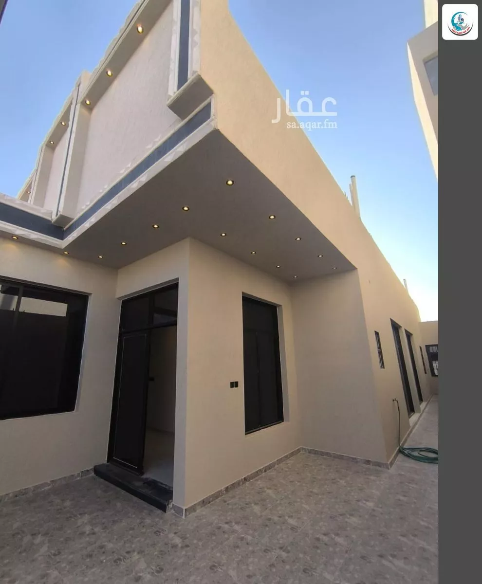 5 bedroom villa in Al Janadriyah 2