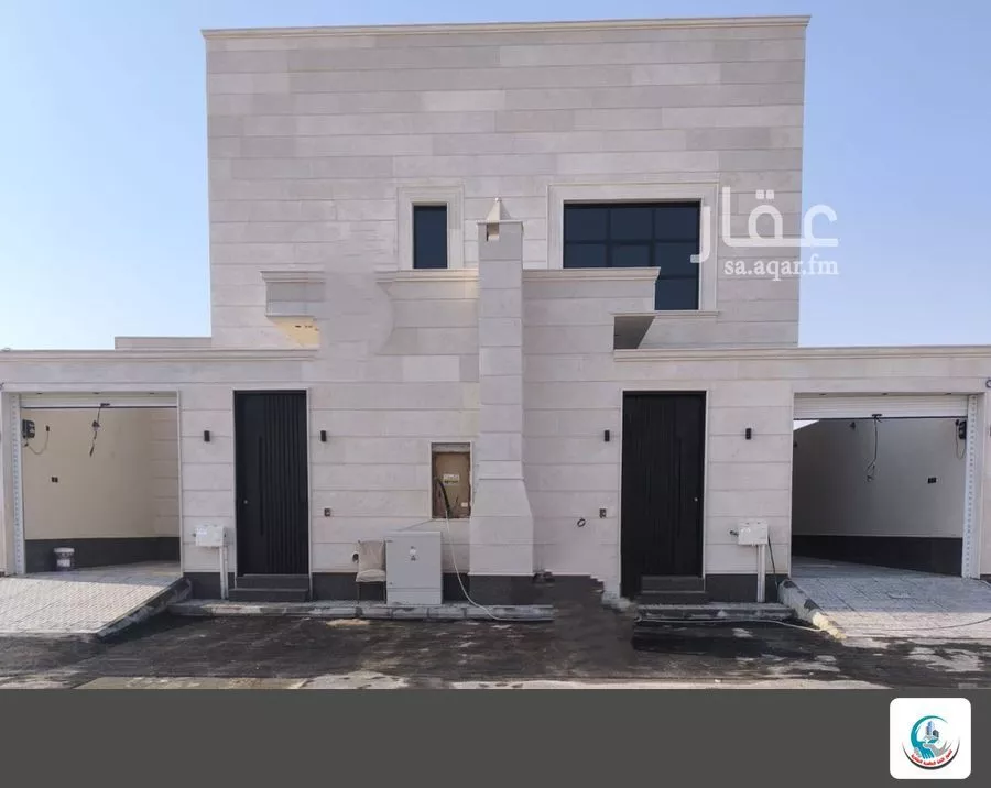 4 bedroom villa in Al Janadriyah 2