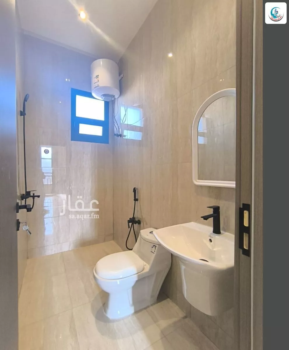 4 bedroom villa in Al Janadriyah 11