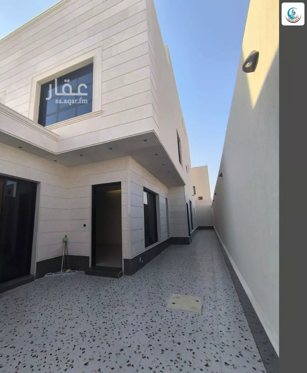 5 bedroom villa in Al Janadriyah 3