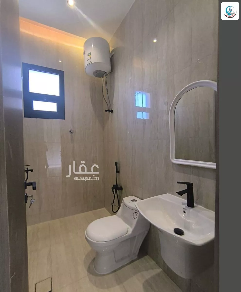 5 bedroom villa in Al Janadriyah 8