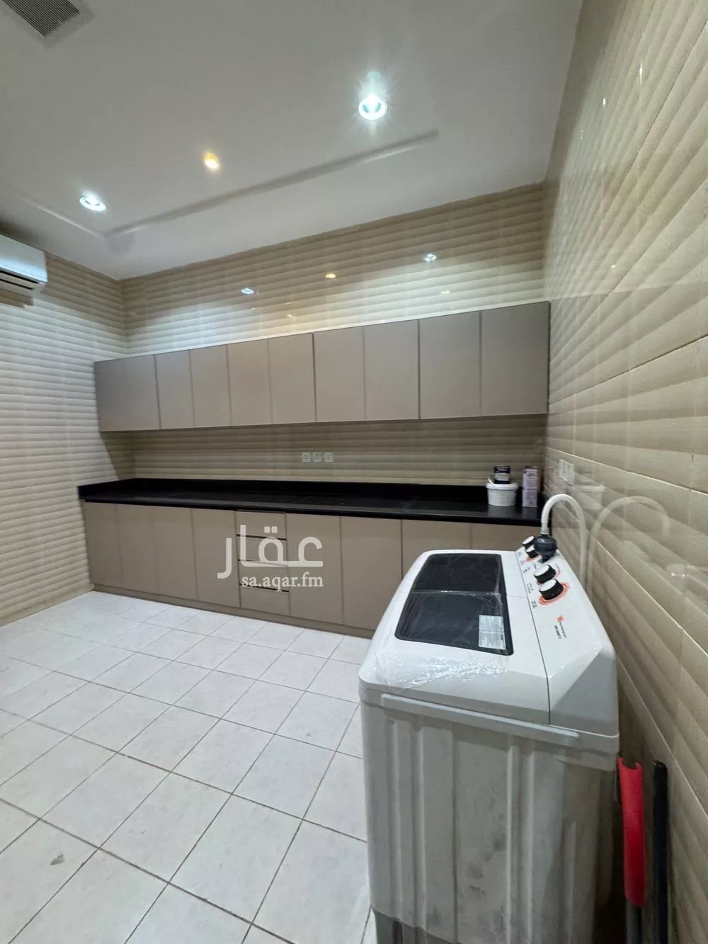4 bedroom apartment in Al Sharafiyah 13