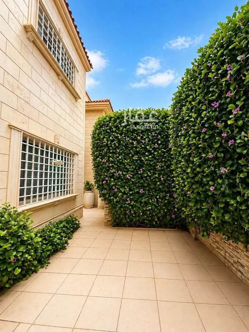 5 bedroom villa in At Taawon 2