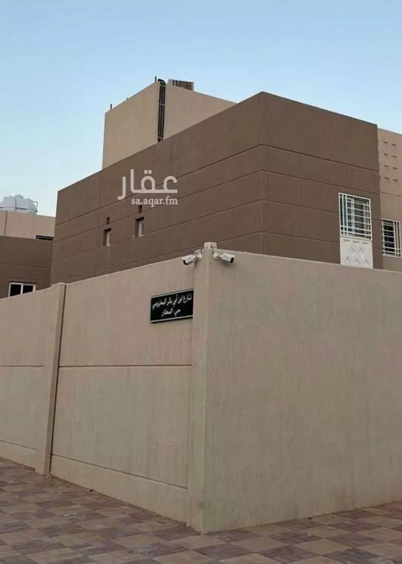فيلا 6 غرف في العارض 3