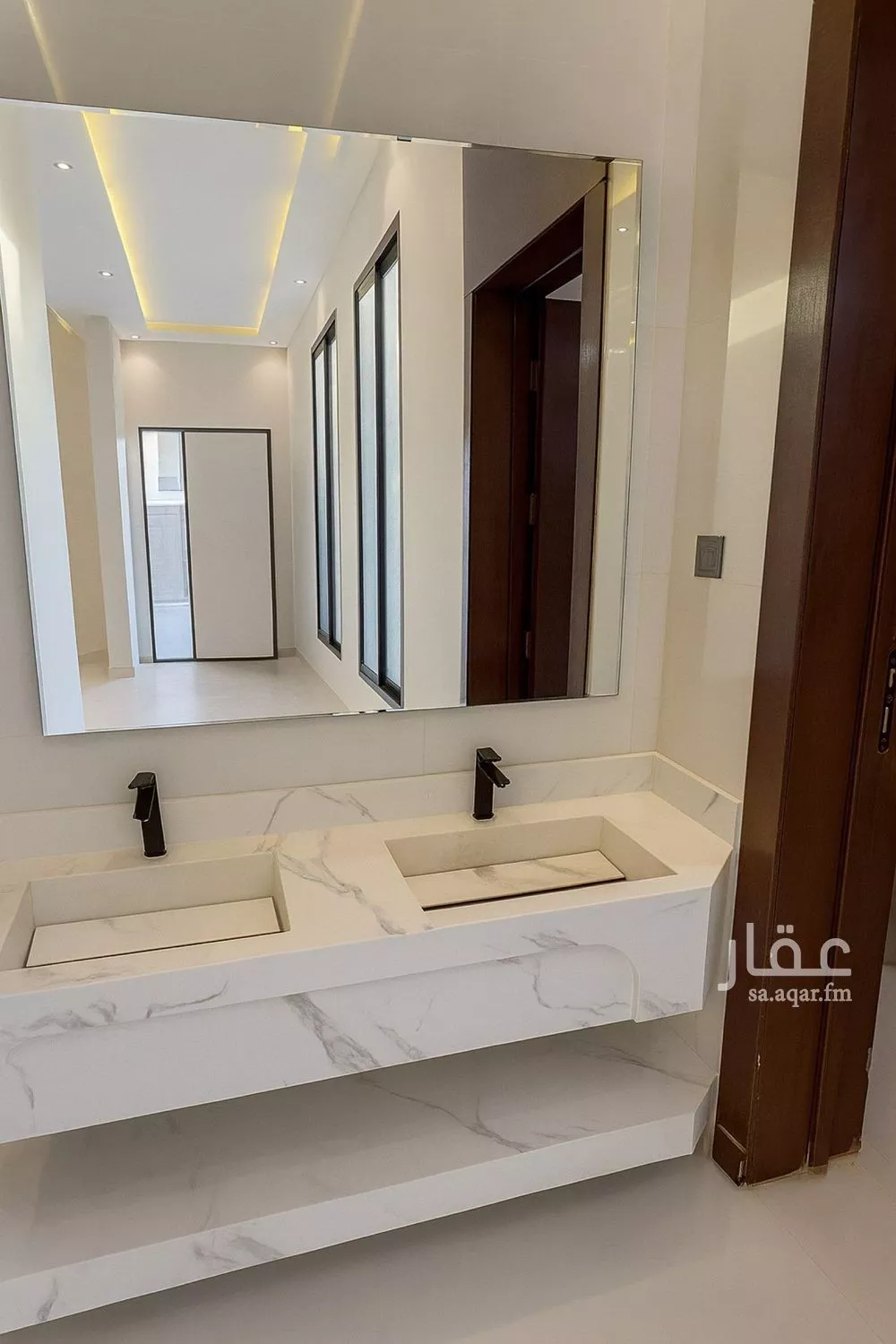 فيلا 5 غرف في الجنادرية 8