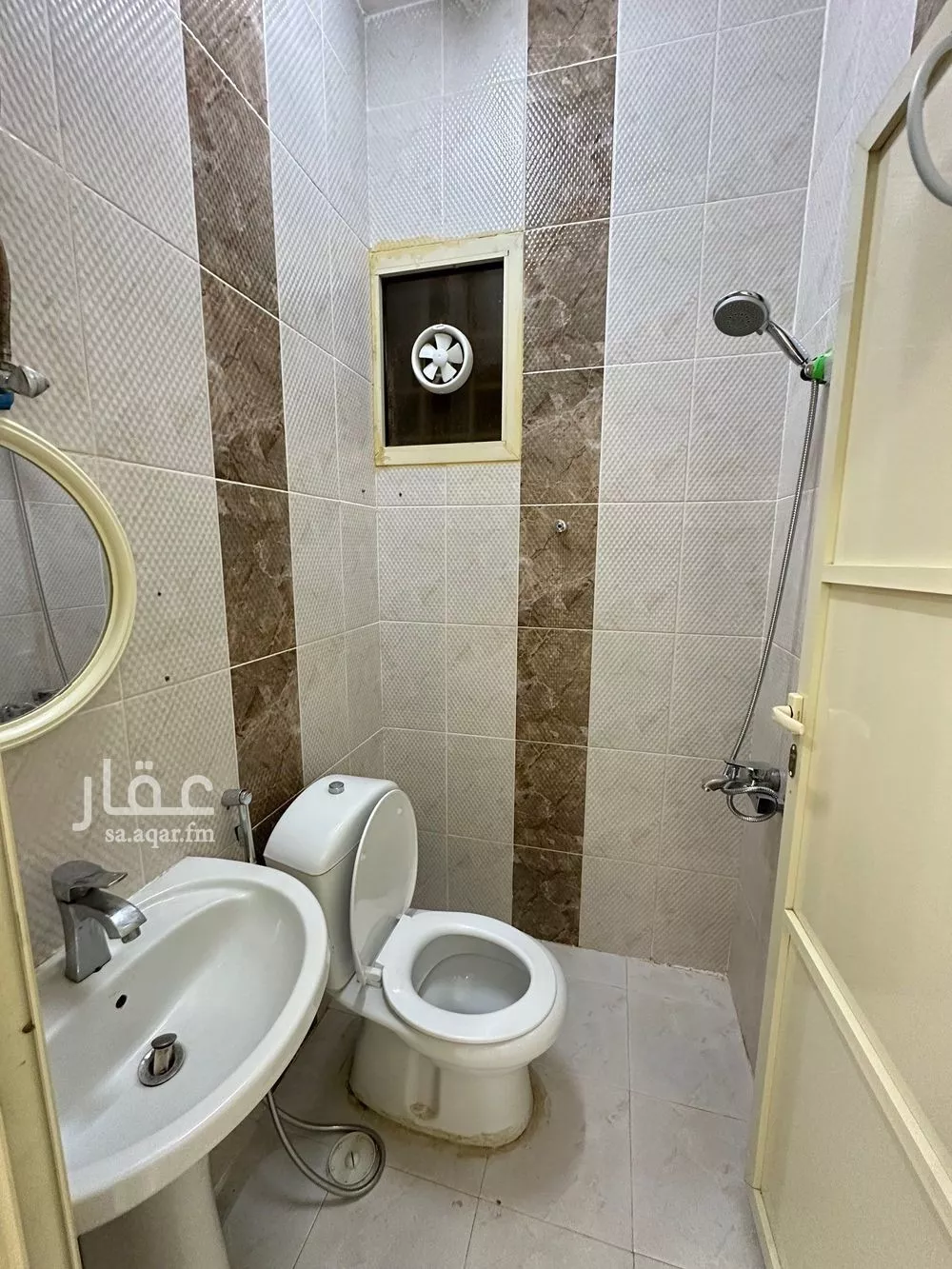 6 bedroom floor in Al Yasmin 10