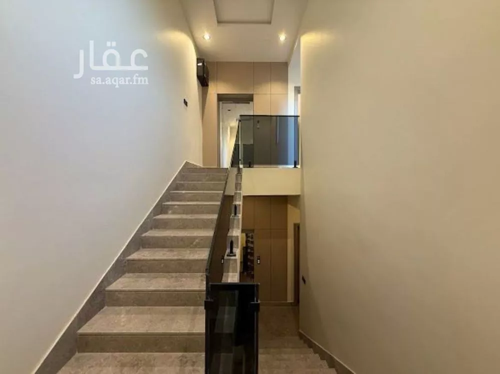 4 bedroom floor in Al Aridh 6