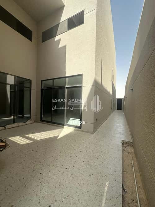 5 bedroom floor in Al Janadriyah 3