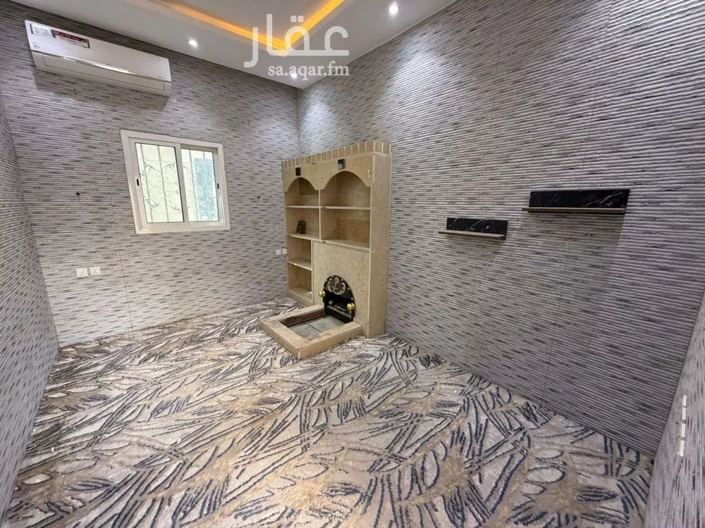 دور 4 غرف في العارض 13