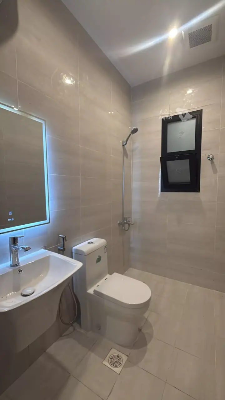 2 bedroom apartment in Mishrifah, Jeddah 10