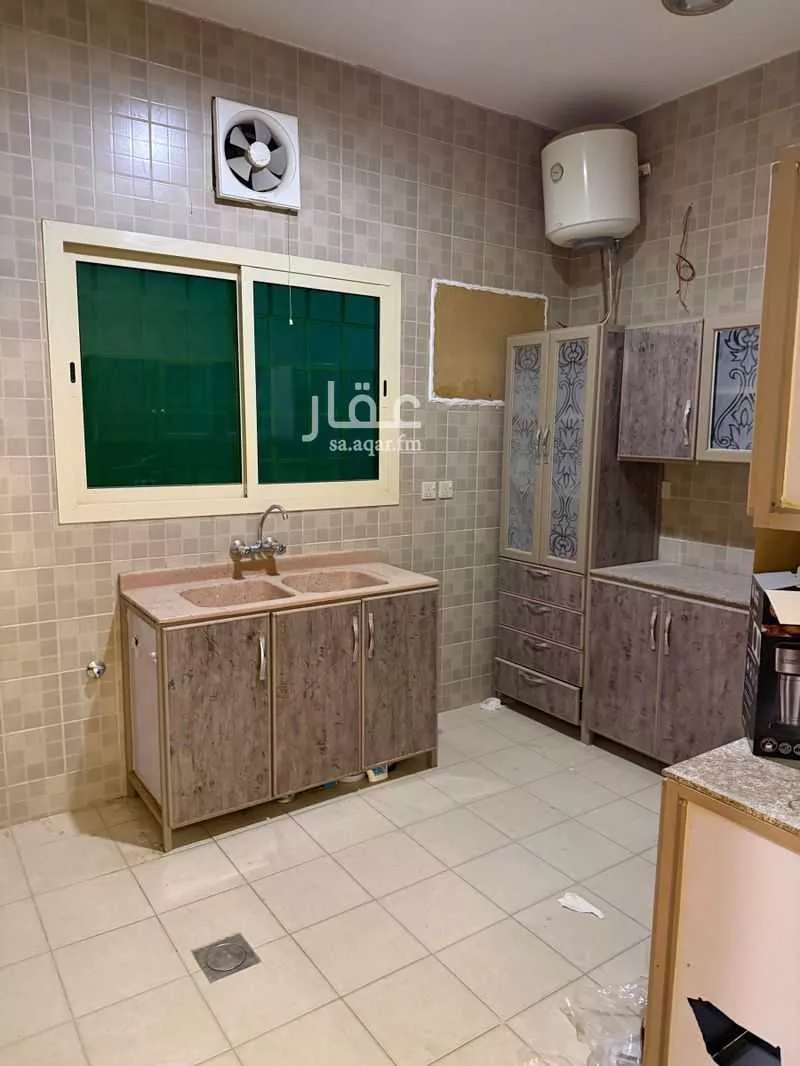 4 bedroom floor in Irqah 2