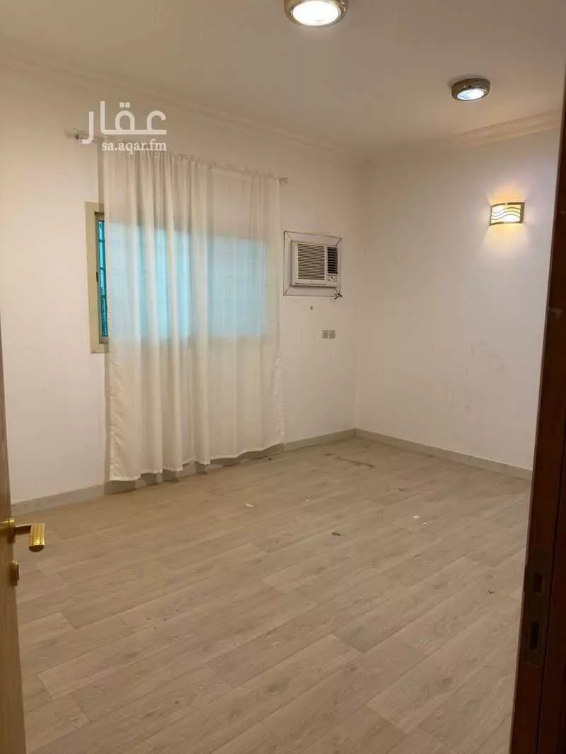 4 bedroom floor in Irqah 5