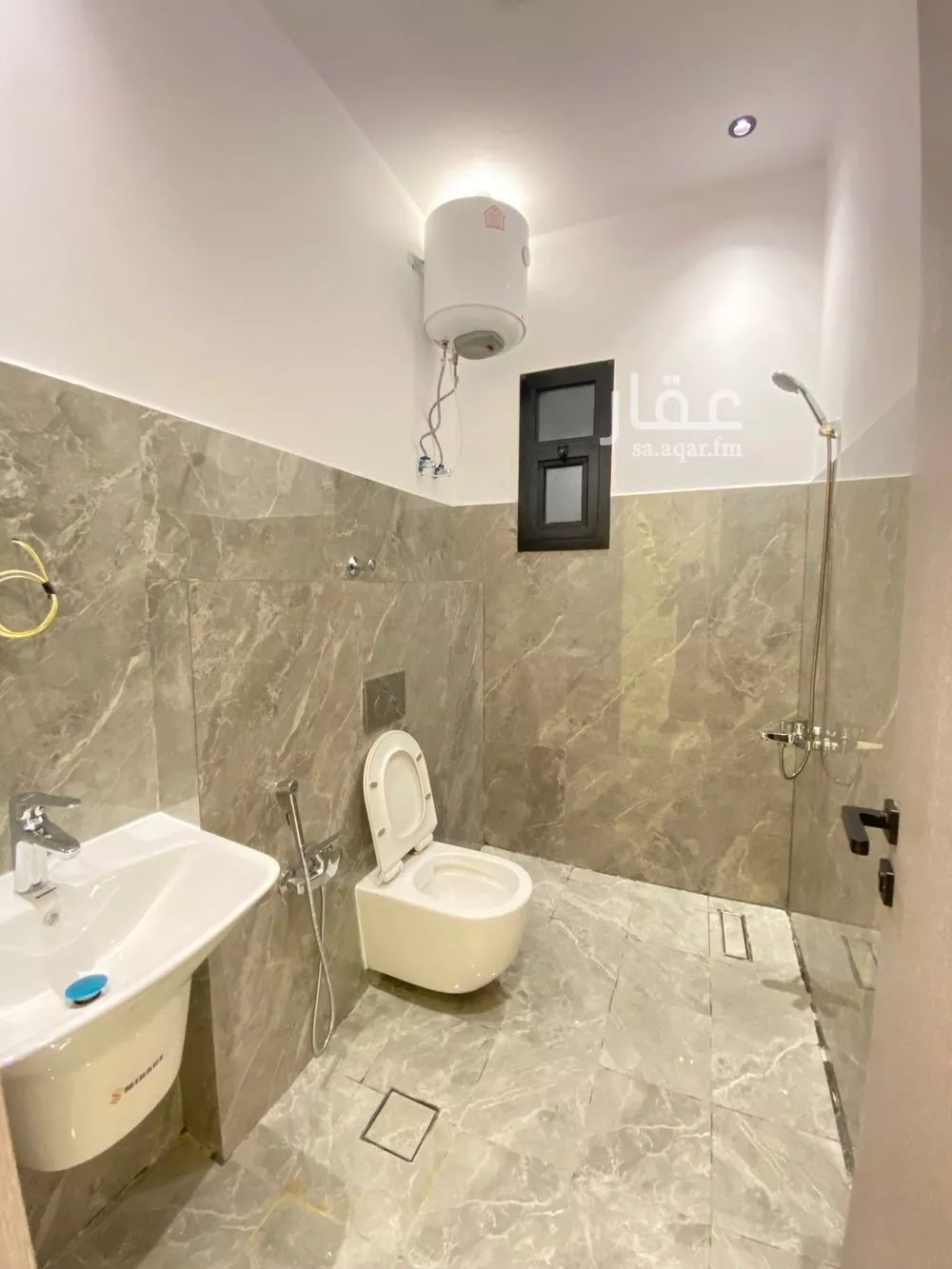 3 bedroom floor in King Fahd 17