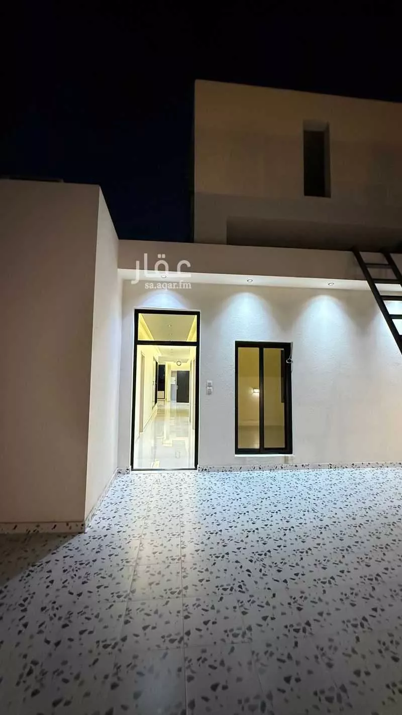 3 bedroom floor in King Fahd 17