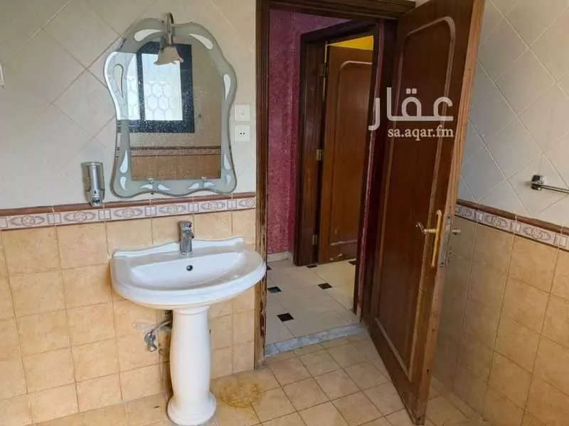 5 bedroom floor in Al Rabwa 8