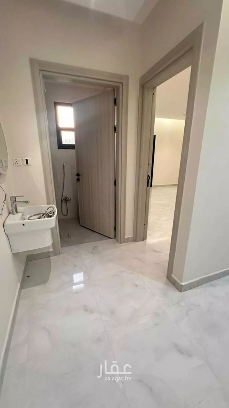 3 bedroom floor in Dhahrat Namar 7